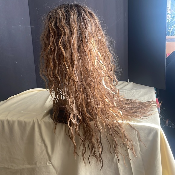 Wigs     #1201 - Picture 3 of 8